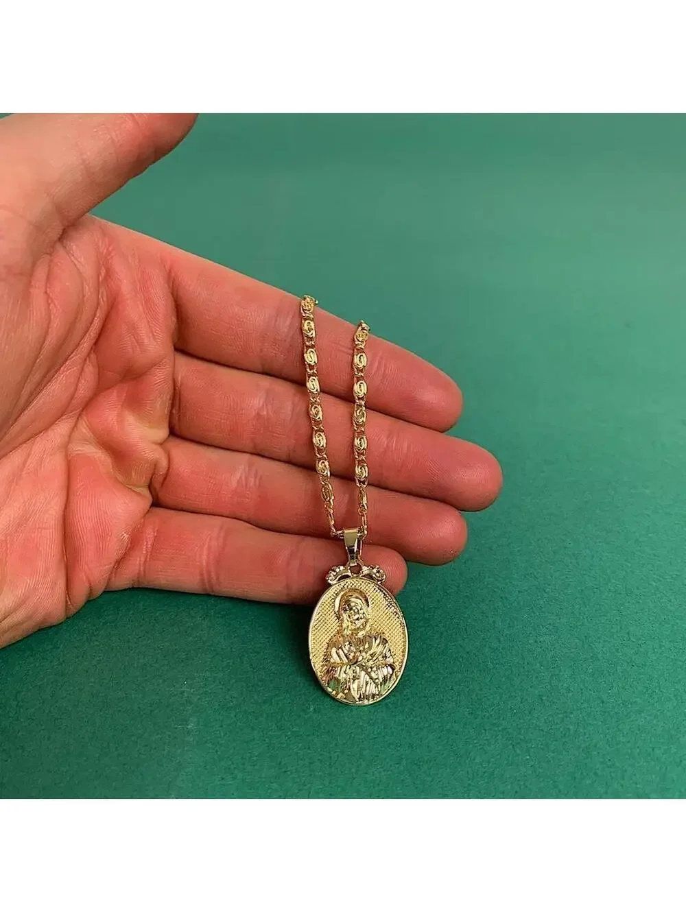 Y2K Style Gold Jesus Circle Pendant Necklace Unisex